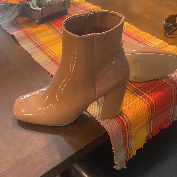 Size 9 ankle boots never worn just tried on and walked around the house - Picture 3 of 3